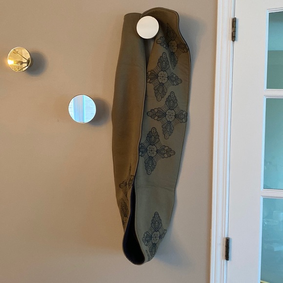 Noujica infinity scarf - Picture 1 of 3